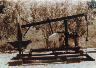 Construcción de plataforma de instrumentos. Muestra sísmica en la Concesión Yondó, características típicas de la exploración, 1942.